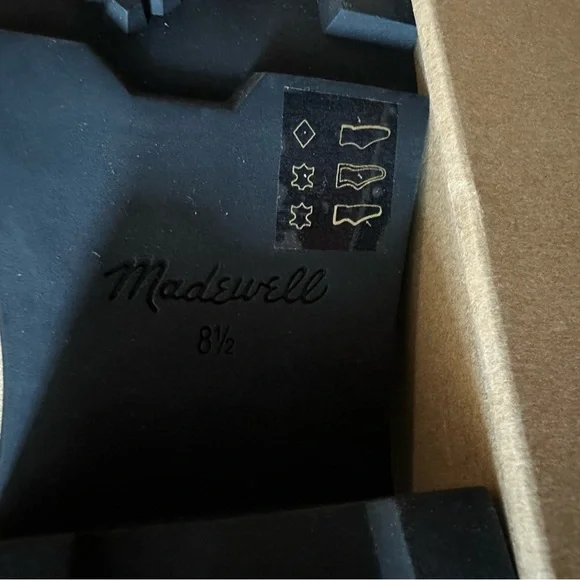 Madewell
The Gwenda Platform Ankle Boot - Picture 6 of 9